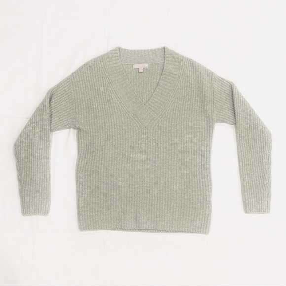 NWOT Chelsea28 Grey Oversized V-Neck Waffle Knit Sweater - Picture 1 of 4